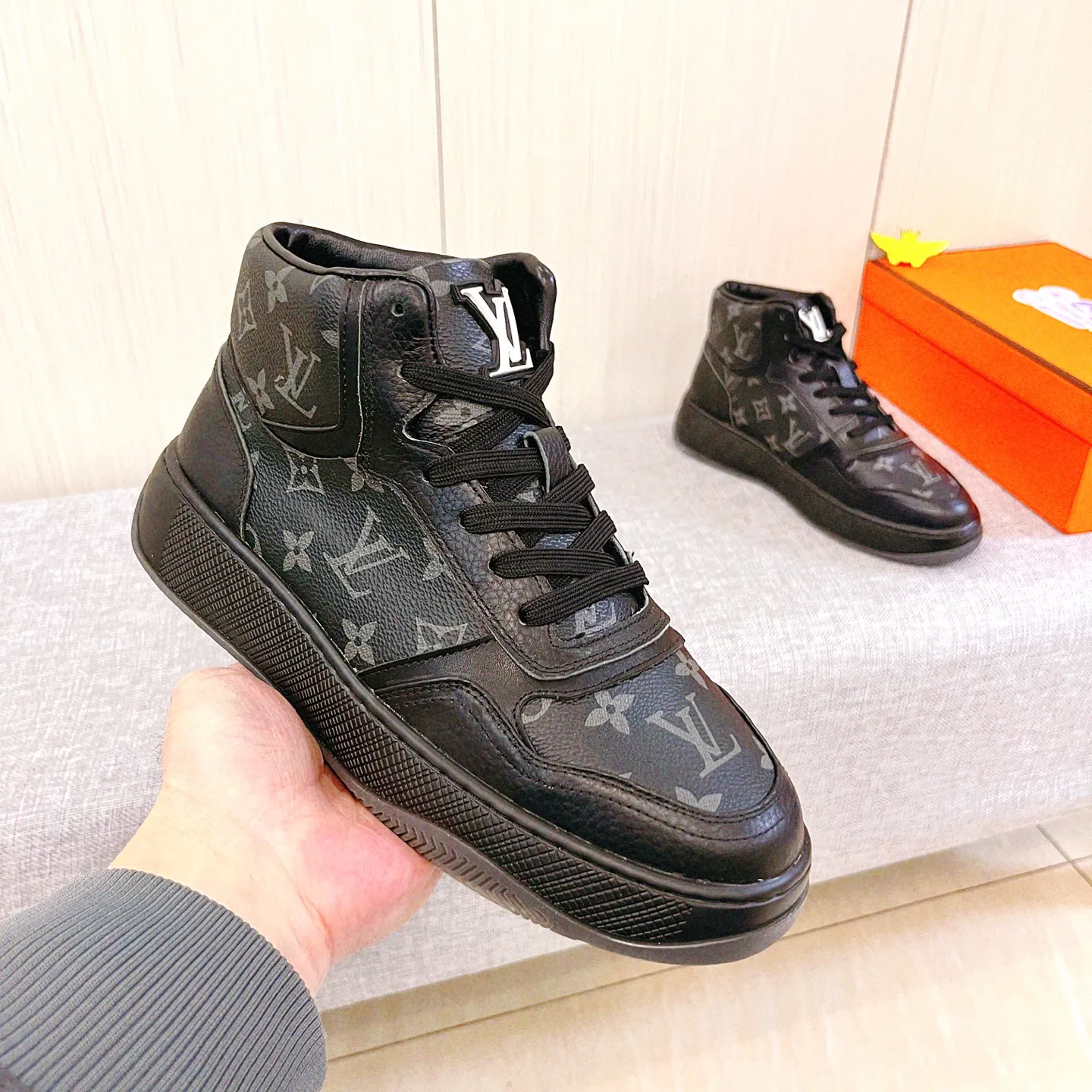 Men's shoes💰 460💰[LV]🔥Louis Vuitton, high-end men's shoes brand, official website 1:1 latest masterpiece: the upper is made of Italian imported first-layer cowhide with a comfortable and breathable lining➕original non-slip and wear-resistant outsole🔥, making walking more convenient and comfortable! An exclusive new model, a stunning work, a beautiful 1:1 replica [color] compared to the official quality! Create a fashionable personality to set off your uniqueness! A must-have for trendy men! Classic 🔥Size: 38-44 Color: 🔥 2⃣️colors available🔥